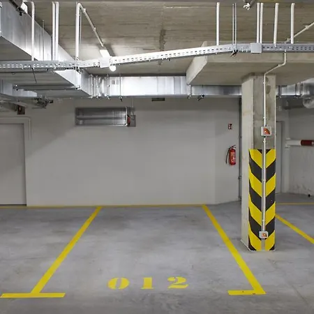 Metro Imielin By Bookinghost *