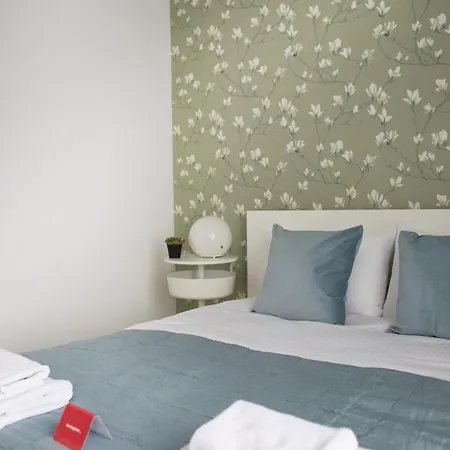 Metro Imielin By Bookinghost 바르샤바