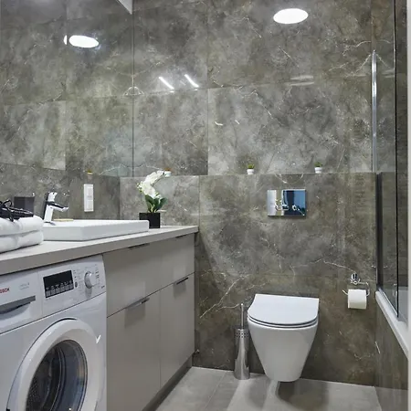 Metro Imielin By Bookinghost 바르샤바