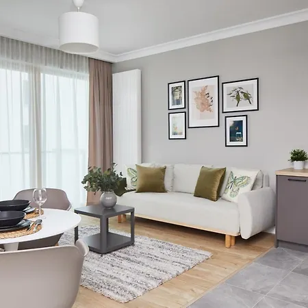 Metro Imielin By Bookinghost * 바르샤바