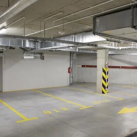 Metro Imielin By Bookinghost Apartamento