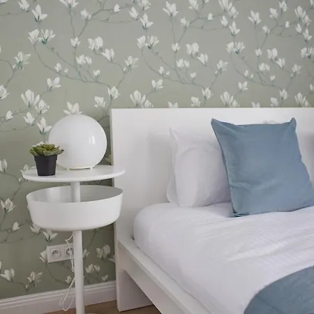 Metro Imielin By Bookinghost