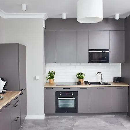 Metro Imielin By Bookinghost