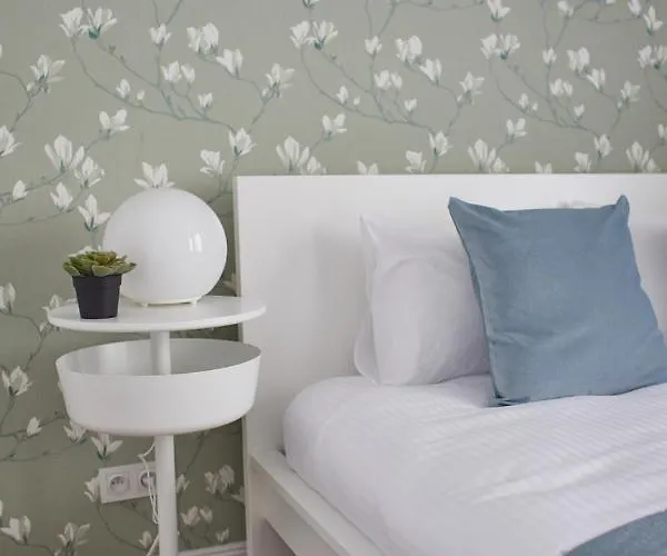 Metro Imielin By Bookinghost