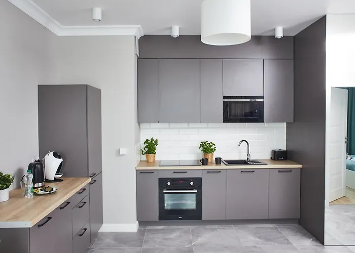 Metro Imielin By Bookinghost